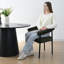 Chaise rembourrée moderne avec accoudoirs courbés-19420281