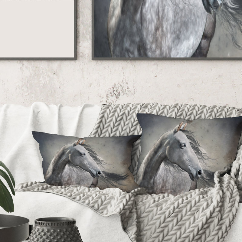 Portrait monochrome d'un cheval sauvage, housse de coussin carré et insert, 18" x 18"
