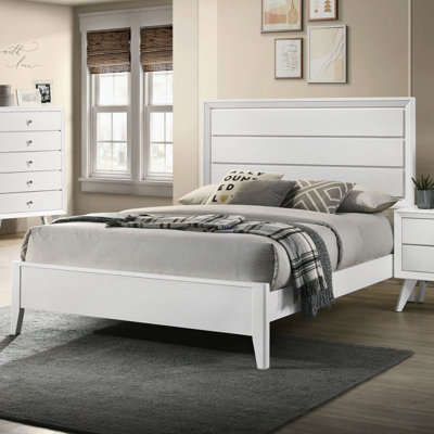 Très grand lit blanc de style contemporain avec tête de lit à panneau, texture ondulée, cadre de lit en bois massif, conception en coin, pieds en angle, fondation requise pour les pieds de conception de taille, nécessite