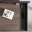 Bureau rectangulaire brun en bois massif avec 3 tiroirs-108183833-108183834