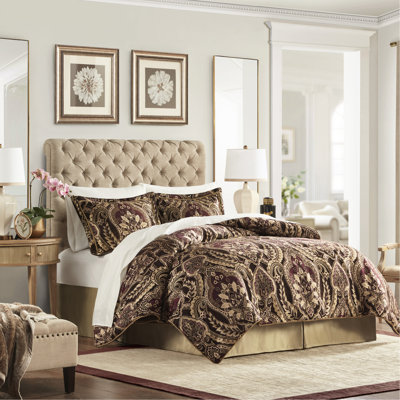Grand édredon 4 pièces, couleur bourgogne. Comprend 1 édredon, 2 taies décoratives et une jupe de lit. Qualité améliorée 2022. Tissu chenille. Fermeture à glissière sur les taies décoratives. Option de literie confortable 4 en bourgogne. Consiste en