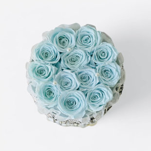 Arrangement floral dans une boîte à fleurs