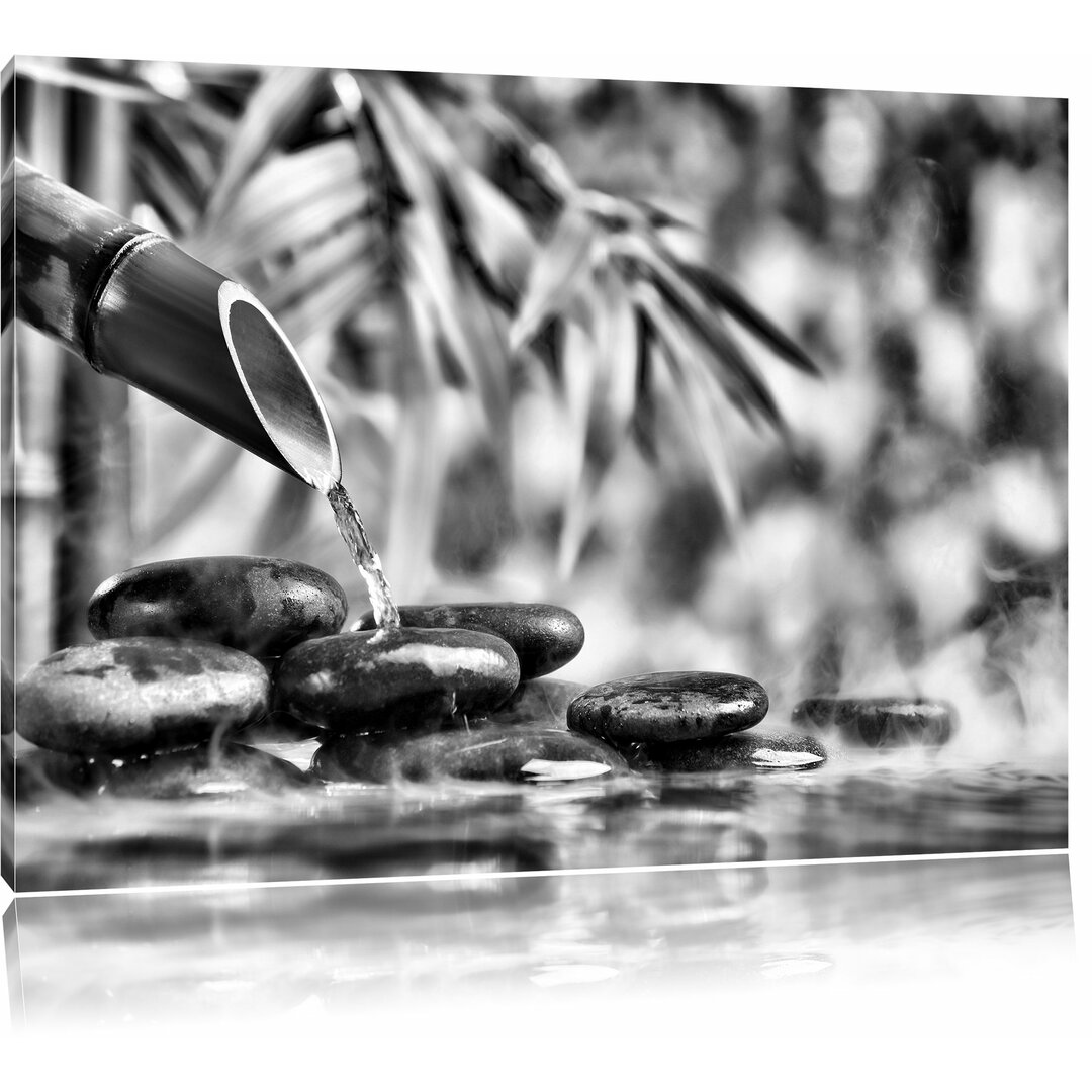 Leinwandbild Bambusbrunnen mit Steinen in Monochrom