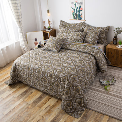 Spade Polyester Damask Quilt