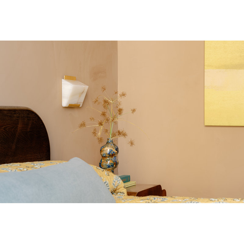 Fairfield Wall Sconce in Aged Brass, Gold