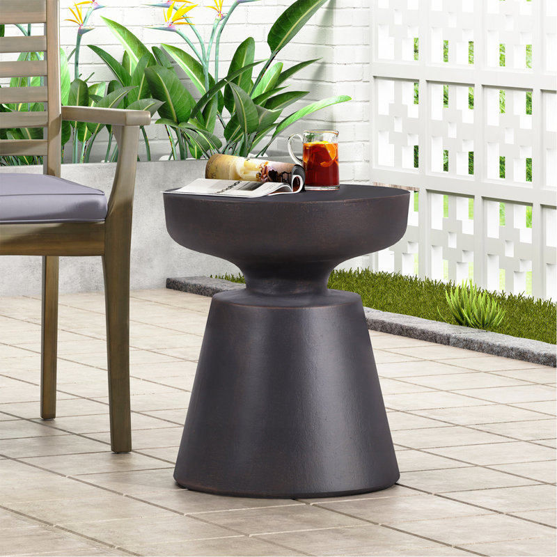 Table d'appoint d'extérieur en béton léger