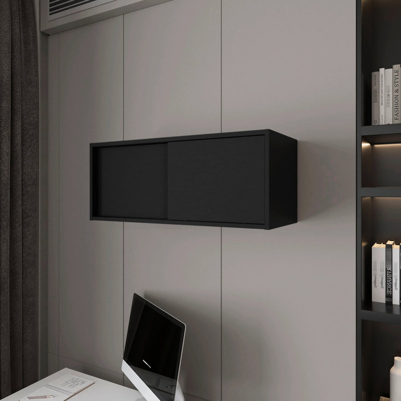 Armoire murale noire avec porte coulissante facilitant l’optimisation de l’espace de vie