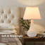 Lampe de table en céramique de 18,11 po de hauteur, corps blanc laiteux avec abat-jour en lin, idéale pour la chambre à coucher, le salon, le chevet et le bureau