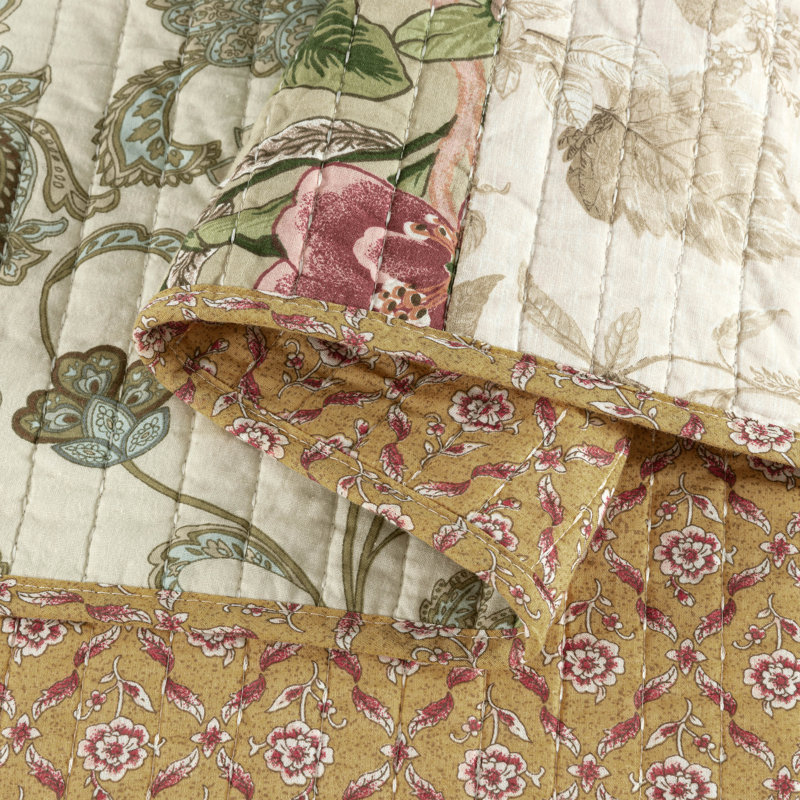Beige/Red Cotton Reversible Quilt Set, King Quilt + 2 King Shams