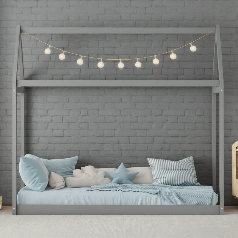 Lit simple en bois gris avec structure en bois robuste, pièce de chambre intemporelle