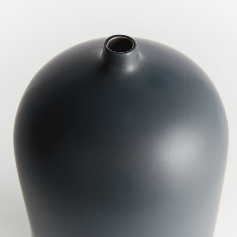 Vase en céramique mat marine grand, H 15,25 po x l 7,75 po x P 7,75 po