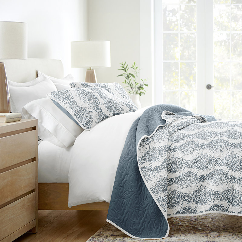 Ensemble de couvre-lit courtepointe en microfibre réversible à motif toutes saisons en damas classique, Bleu