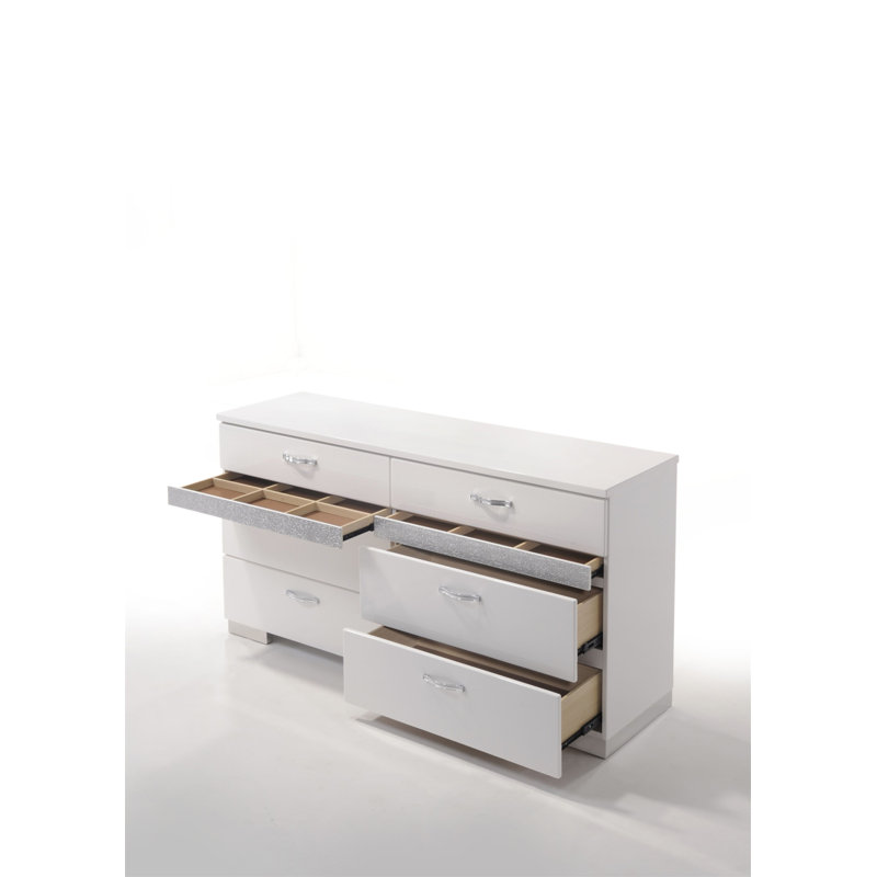 Commode élégante et fonctionnelle pour rehausser et organiser la chambre à coucher
