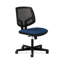 Chaise de travail en cuir à dossier en filet avec inclinaison synchronisée HON Volt Series, pouvant supporter jusqu'à 250 lb, noir-113007674-113007675-113007677