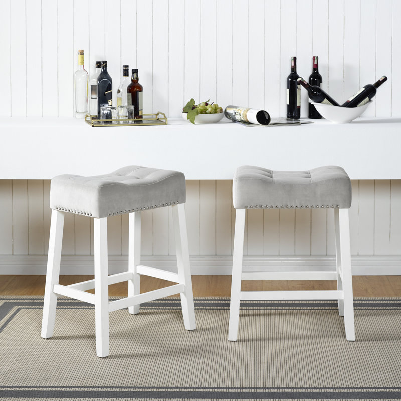 De 2 tabourets, hauteur comptoir, sièges de selle gris, blanc délavé, conception en bois massif de 2 pièces de hauteur, finition velours blanc délavé,