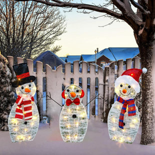 Designocracy 8611057F 30 x 28 in. Snowman Family Outdoor Christmas Santa Snowman Decor