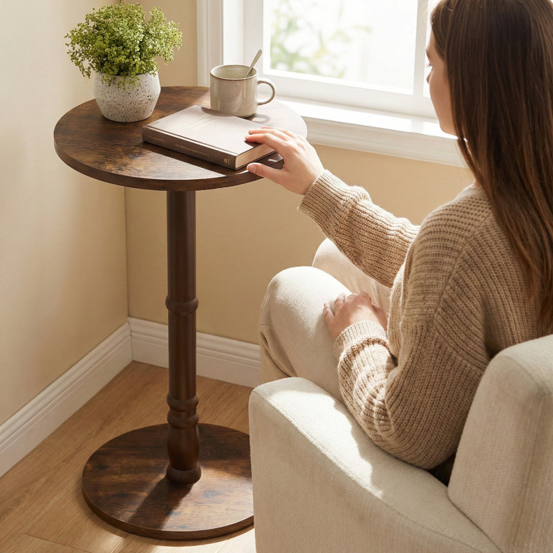Table d'appoint ronde en bois massif, petite table d'appoint avec base pilier, brun rustique, facile à assembler, pour le salon, la chambre à coucher, le canapé et le bureau