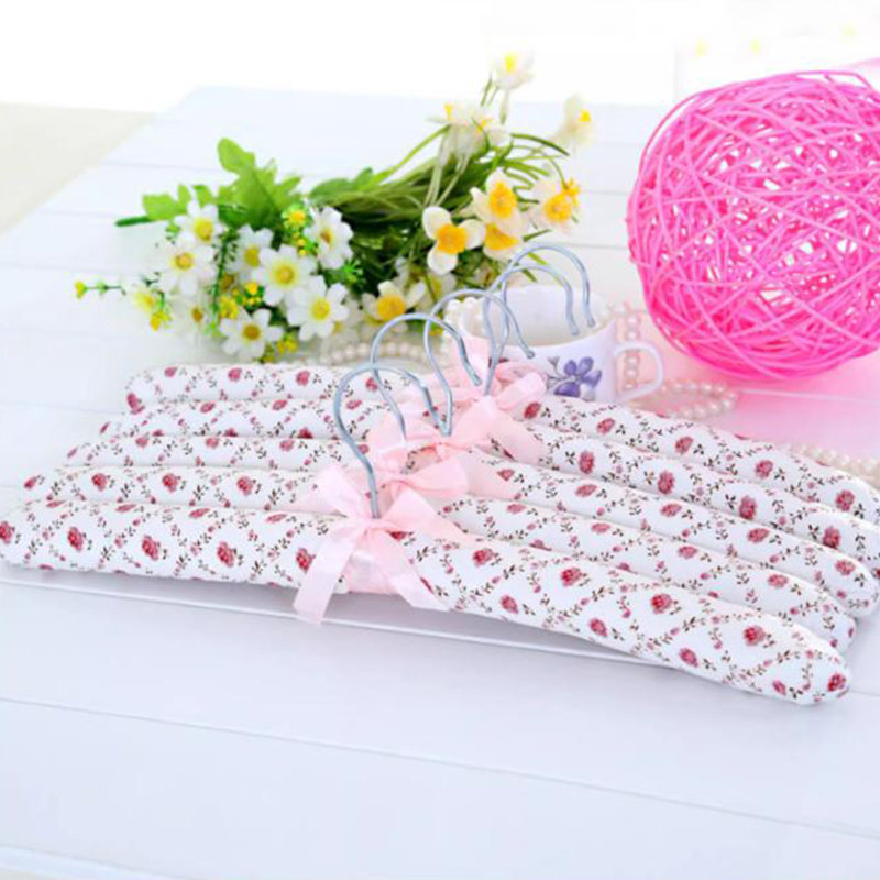 Cintres rembourrés pour chandails, cintres en bois pour vêtements 5 pièces, housses en tissu sans bosses pour mariage, demoiselle d'honneur, style de motif aléatoire