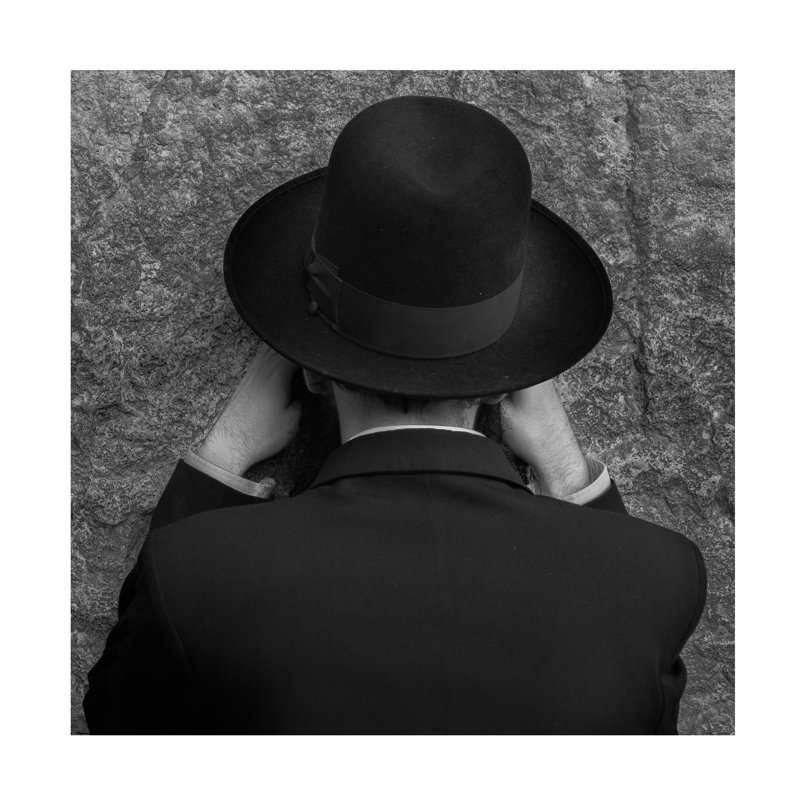 Kirk Cypel At The Wall Canvas Art, H 24 po x l 24 po