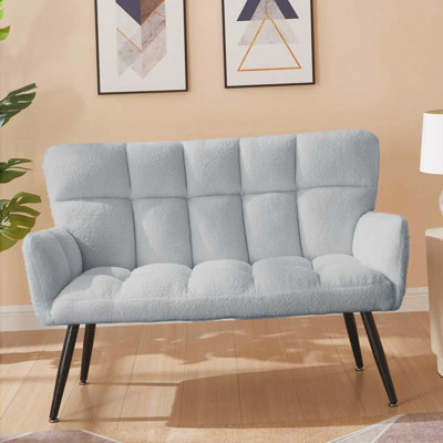 Fauteuil capitonné large 52,56 po Machella