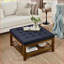 Repose-pieds capitonné surdimensionné en lin avec tablette en bois de hêtre, table basse de salon bleu marine | Bois | Surdimensionné