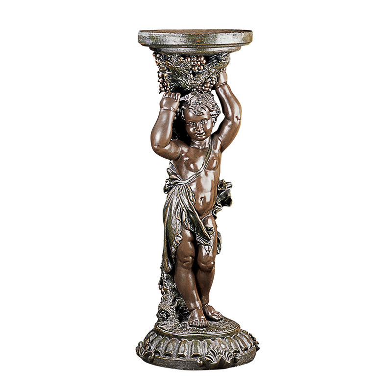 Piédestal sous la vigne, Pierre antique