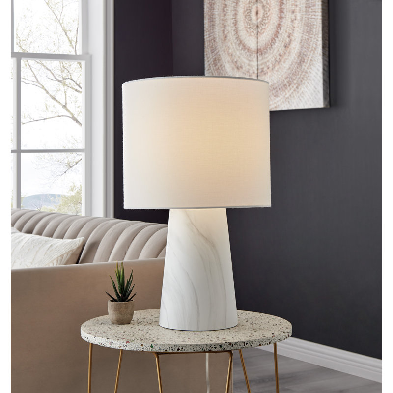 Lampe de table en résine Iarlaith, H 22,25 po x l 13 po x P 13 po, Blanc