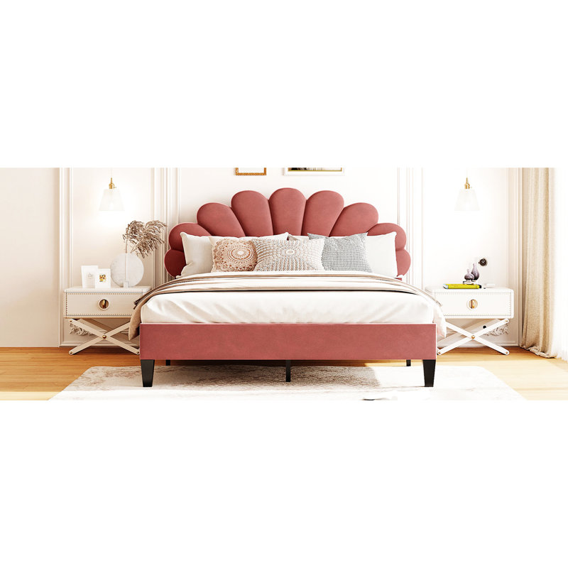 Grand lit plateforme tapissier avec tête de lit en velours fleur, teinte artistique haricot rouge