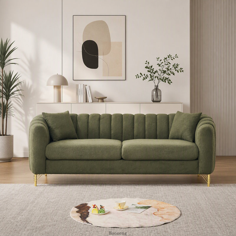 Canapé moderne avec assise profonde, pieds en métal pour un confort ultime