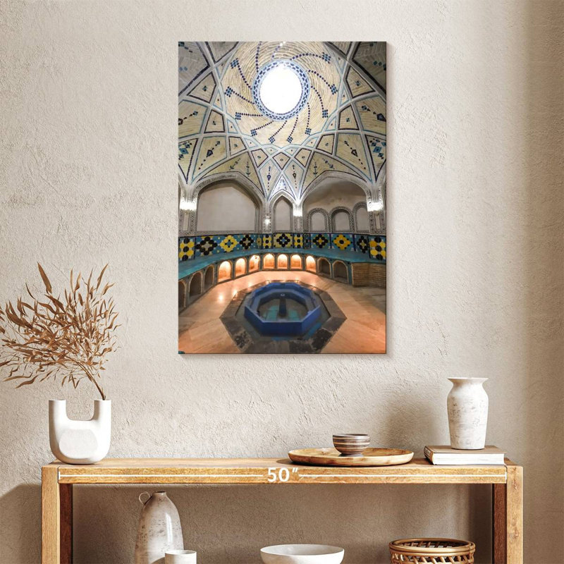 Lilie Qasemi Bathhouse, H 36 po x l 24 po