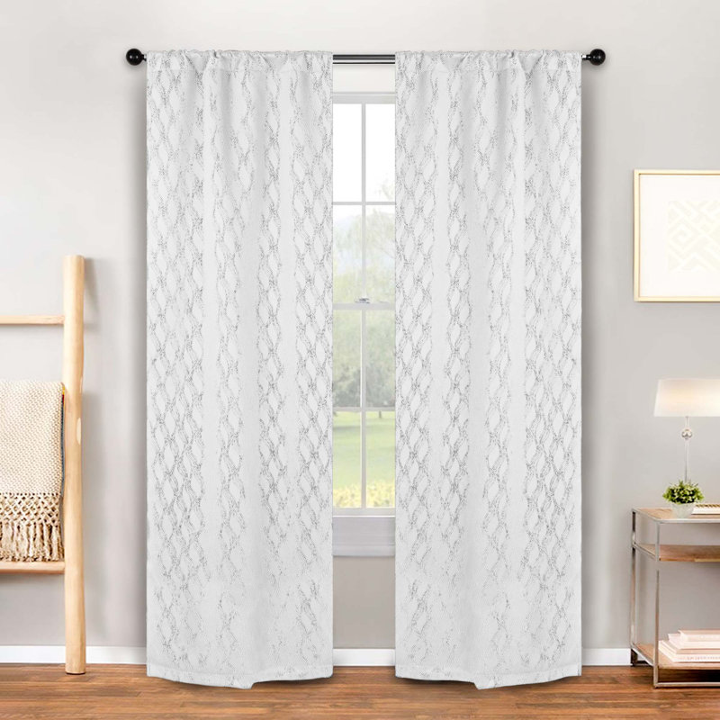Paire de rideaux obscurcissants en polyester à texture moderne Vedder, l 52" x L 84", Blanc neige