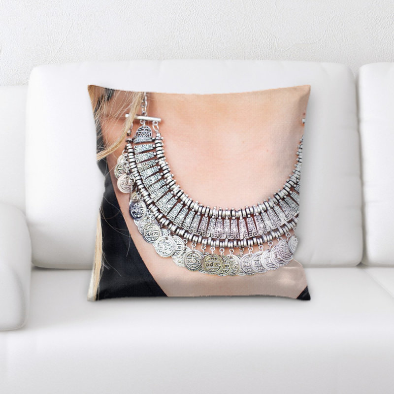 Coussin décoratif collier