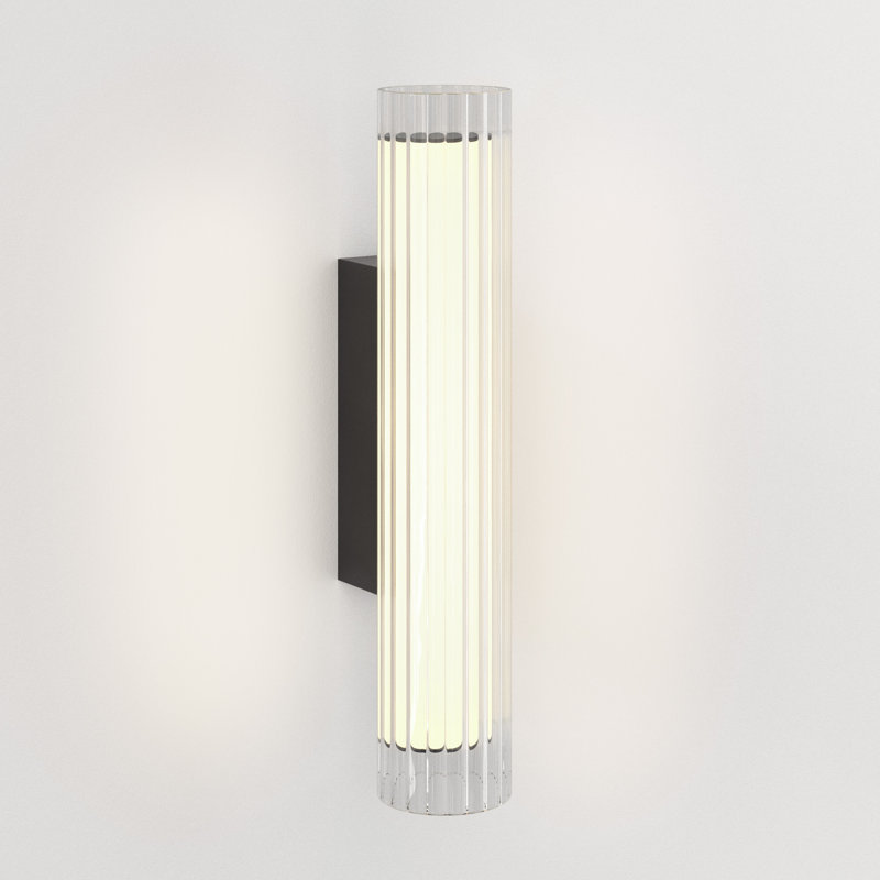 io 2700K, Matt Black, 470 Lumens, 16.54" H x 3.15" W x 5.28" D