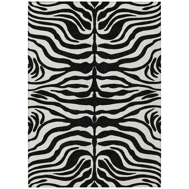 Solstice Black Washable Indoor-Outdoor Rug - , 5' x 7'6"