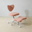 Un fauteuil de méditation, un siège ergonomique à pieds croisés avec support lombaire et un coussin de siège réglable en hauteur, idéal pour les personnes qui font du travail de bureau à haute intensité. Rose