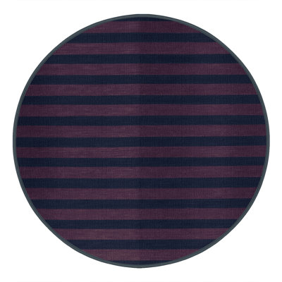 Tapis gris à rayures horizontales lavable à la machine