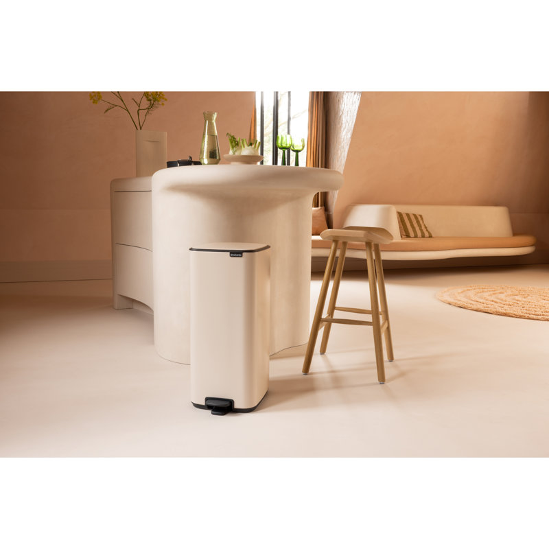 Bo Step On Trash Can, 8 Gallon (30 Litre), Soft Beige