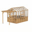 Cuisine d'extérieur en cèdre avec pergola - station barbecue, bar et tablettes de rangement