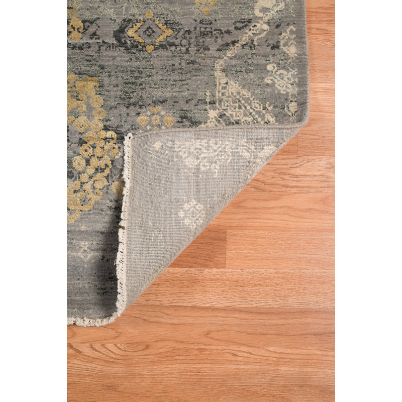 Pearl Floral Area Rug in Cream, 8' x 10'