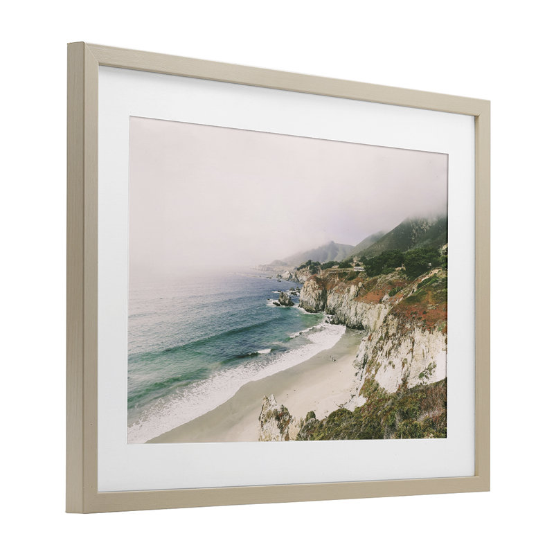 «California Bay Coastline», reproduction sous verre encadrée, design par Sissi et Seb, H 17 po x l 23 po