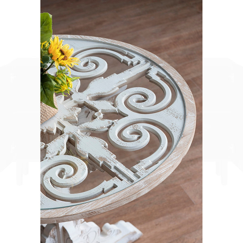Table ronde en bois sculpté