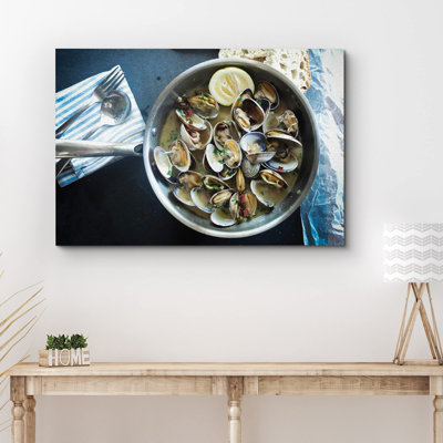 Kitchen Food " Italian Style Clams With White Wine Sauce & Lemons Fruit "