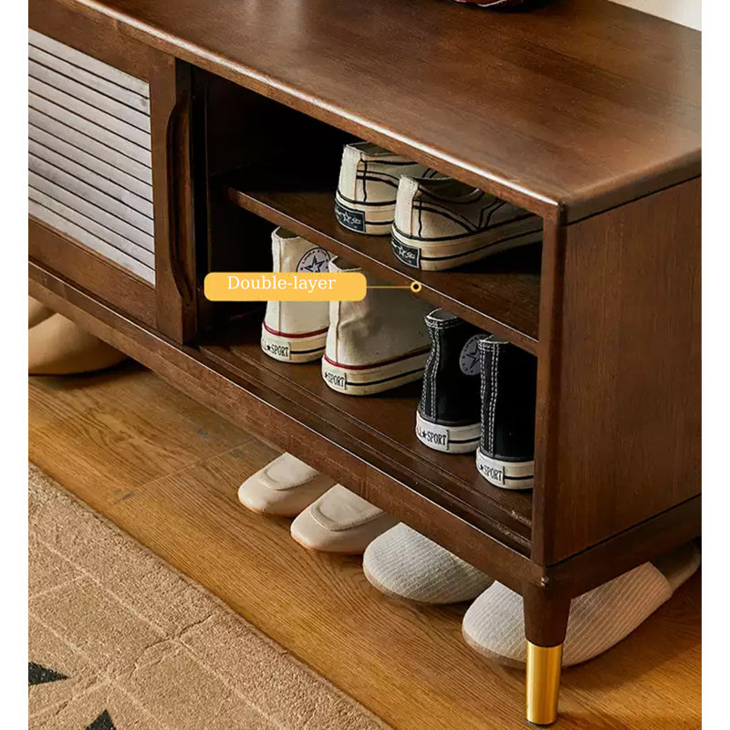 Banc de rangement scandinave à portes persiennes en bois massif avec pieds en laiton, 18.5" H x 39.37" W x 13.98" D