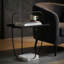 Table d'appoint de plateau avec structure en métal noir et base en marbre