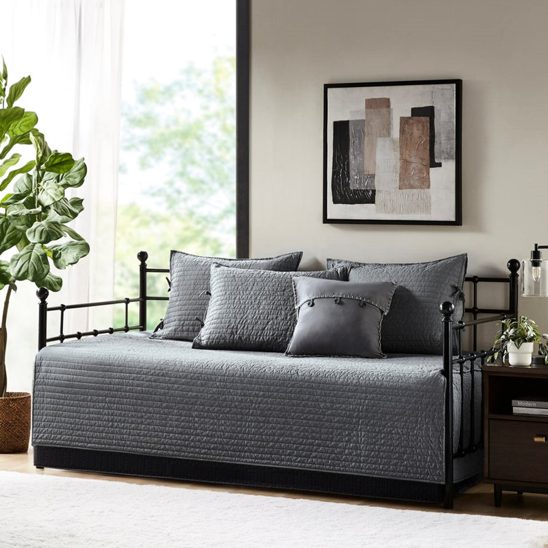48f-f3cf-e3e7a Bedding