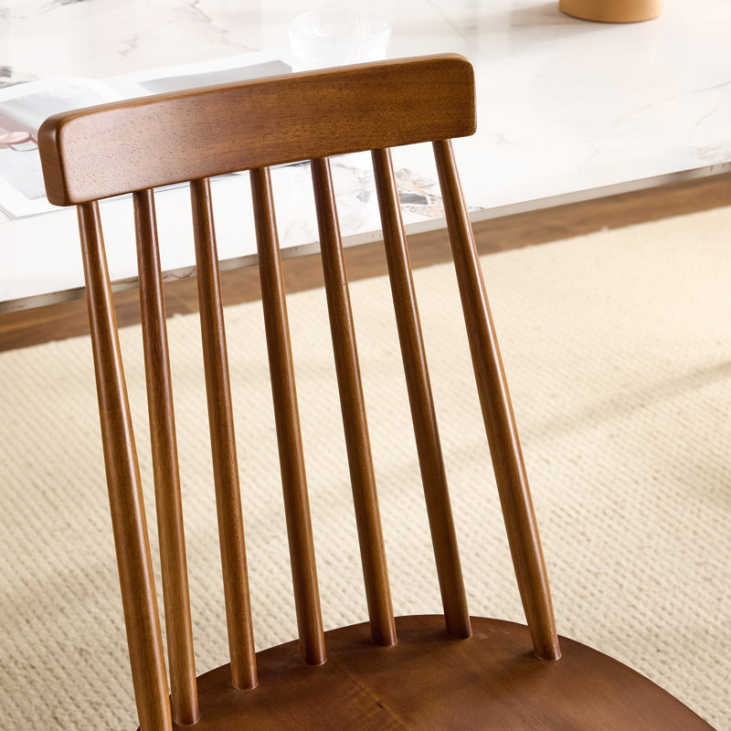 Ensemble de deux chaises d'appoint à dossier Windsor en bois de noyer massif, Noyer