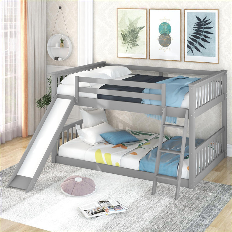 Lit superposé double au-dessus d'un lit double avec glissière convertible et échelle réversible en pin massif gris clair