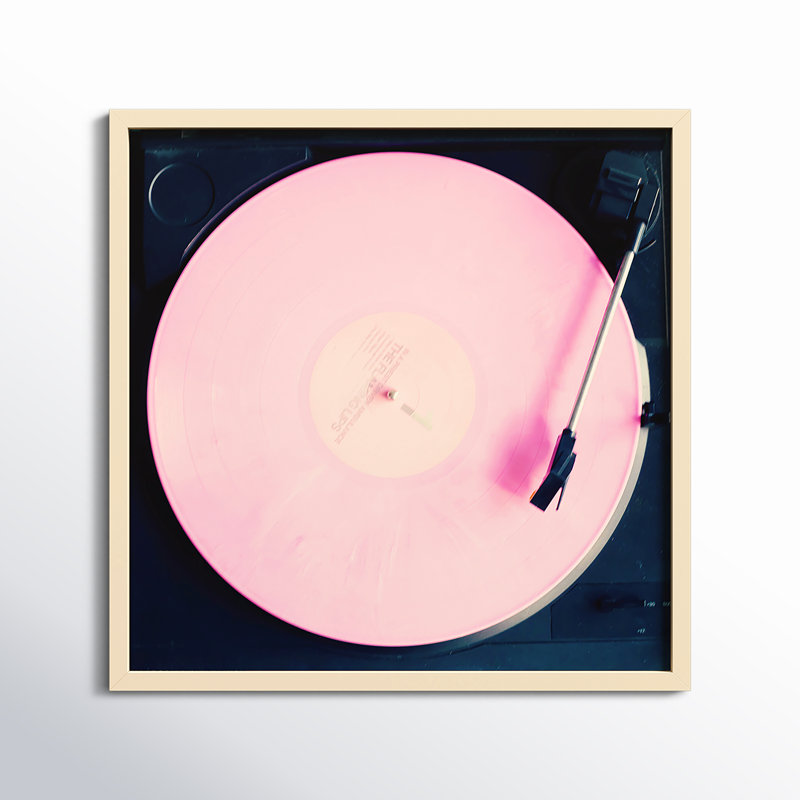 «Pink Record» par Caroline Mint - photographie avec cadre photo, Brun, H 25 po x l 25 po