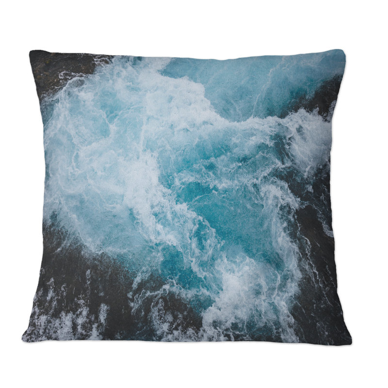 Coussin Waterfall Waves In Island - Cabin & Lodge, 16 po x 16 po