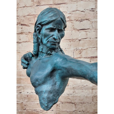Statue d'archer amérindien